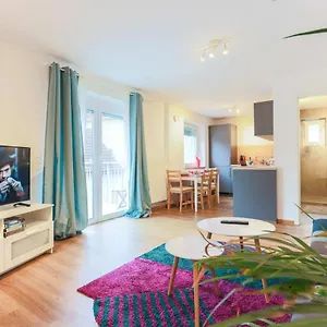 spacious-luxury-kitchen-parking-netflix.com-bavaria.com/